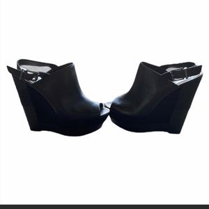 Worn lots and in great condition. Jessica
Simpson black wedges. Super
cute!